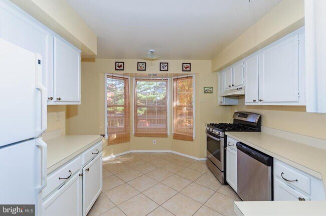 Building Photo - 115 Cascade Ct