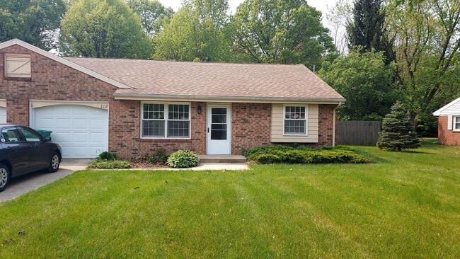 Primary Photo - 2 Bedroom 1 Bath 1025 Sqft Home Minutes to...