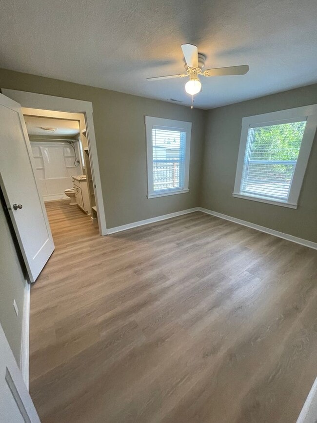 Building Photo - Fully Remodeled Home on Large Lot!