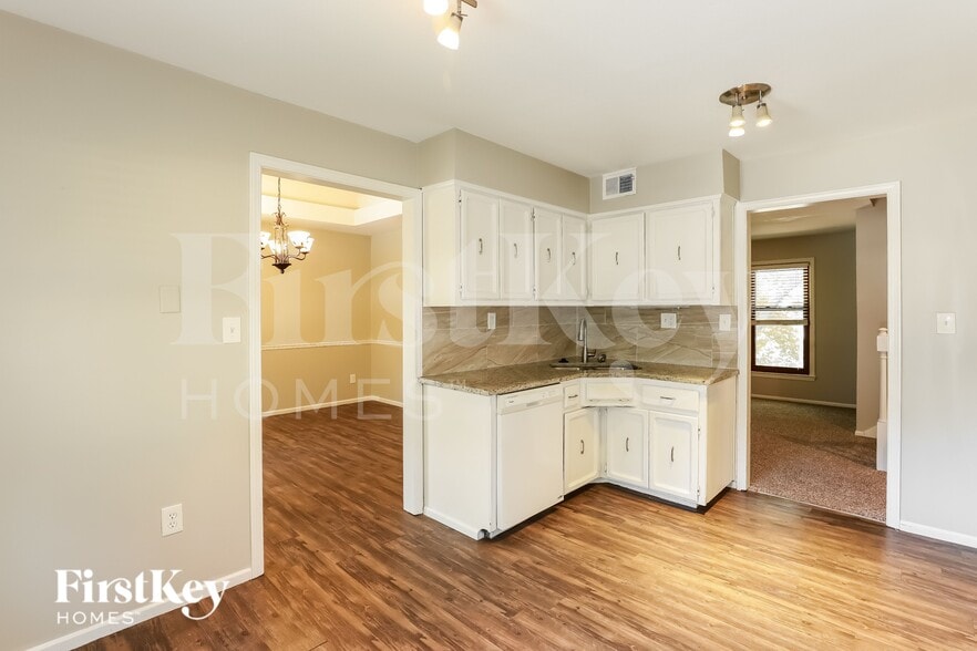 Building Photo - 5813 NW Aspen Ln