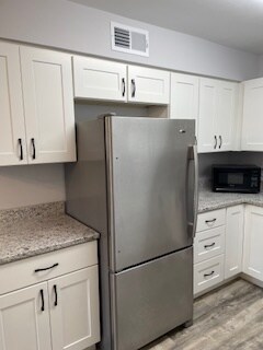 Building Photo - 900 Mountain Creek Rd