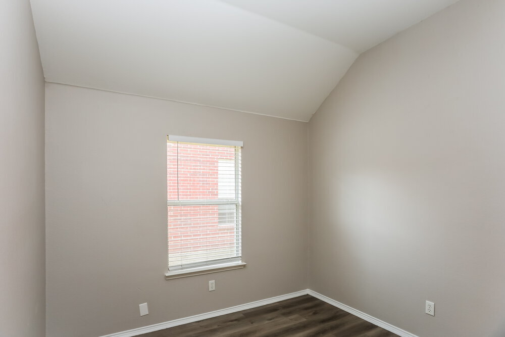 Building Photo - 9113 Nightingale Dr