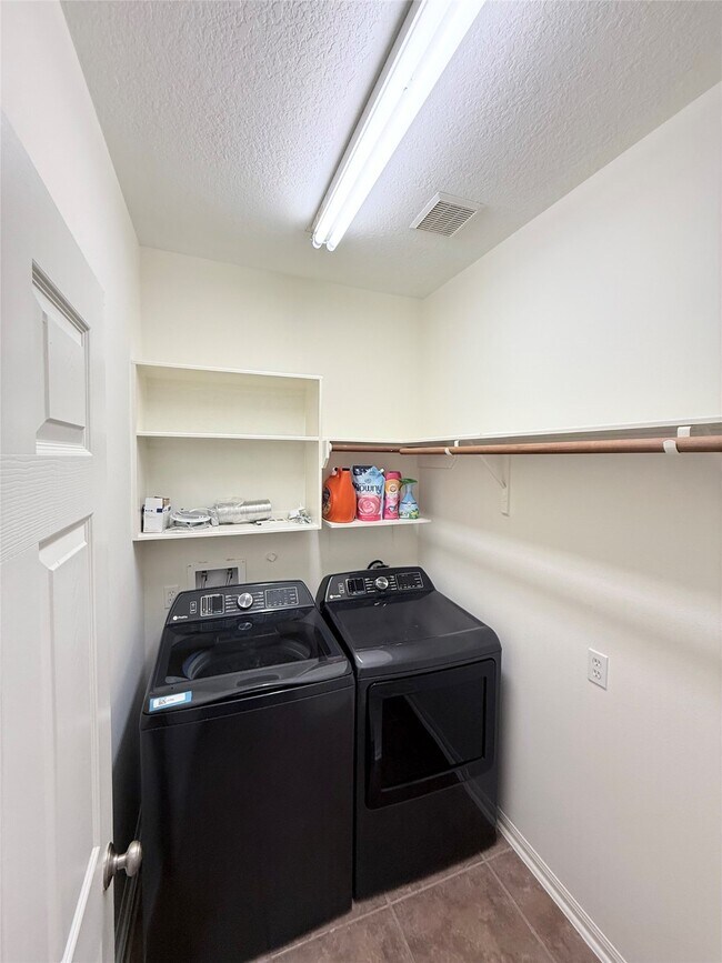 Building Photo - 18406 S Roaring River Ct