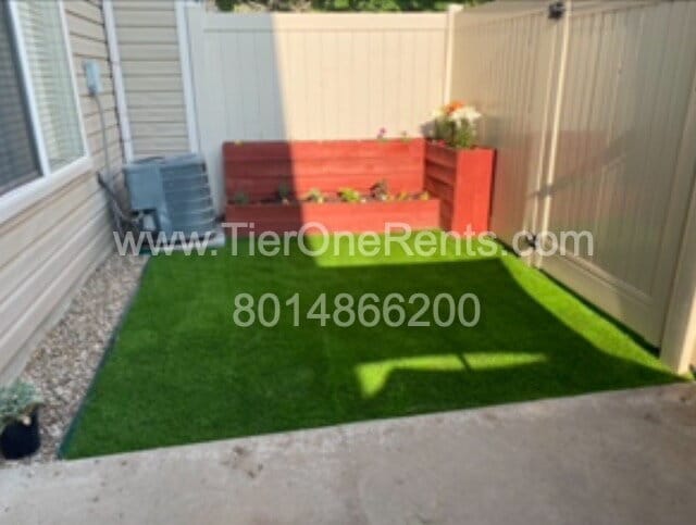Building Photo - Move-in special: $500 off First months rent