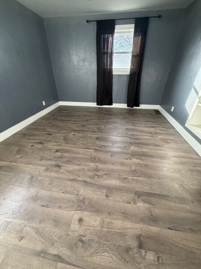 Building Photo - 327 N 400 W