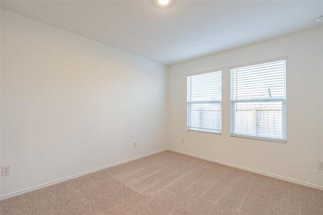 Building Photo - 240 Sambre St