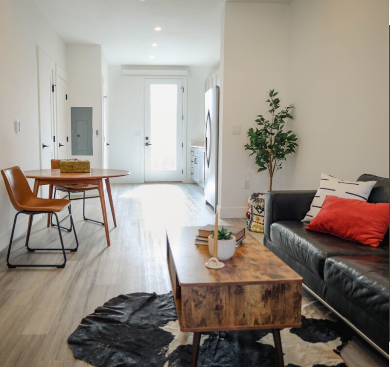 Building Photo - 205 Hallock Ln