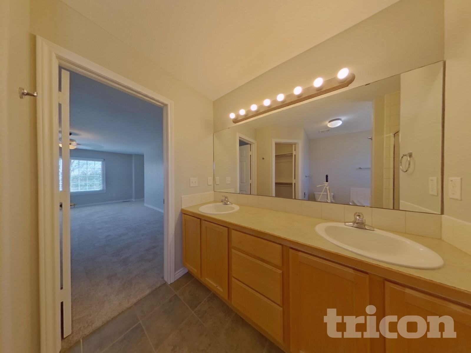 Building Photo - 385 Longspur Dr