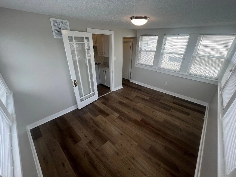 Building Photo - 1020 Kavanaugh Blvd