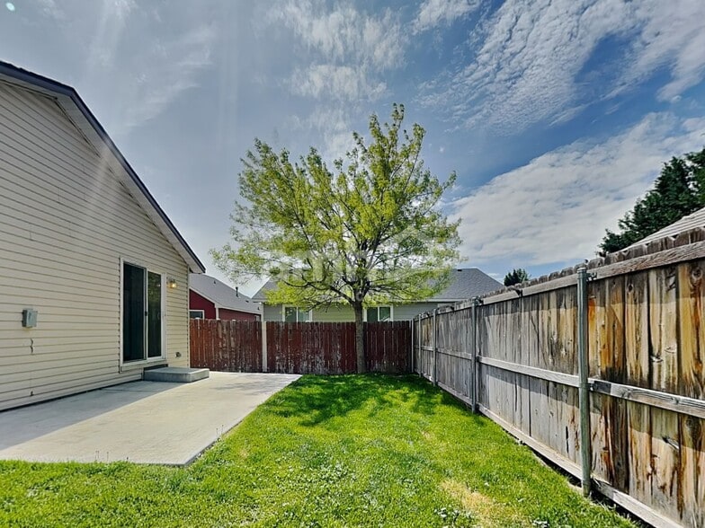 Building Photo - 3315 W Wave Dr