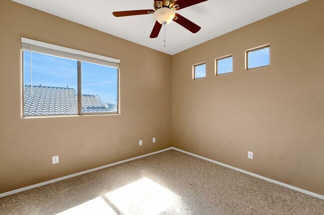 Building Photo - Stunning 5BR House in Chandler