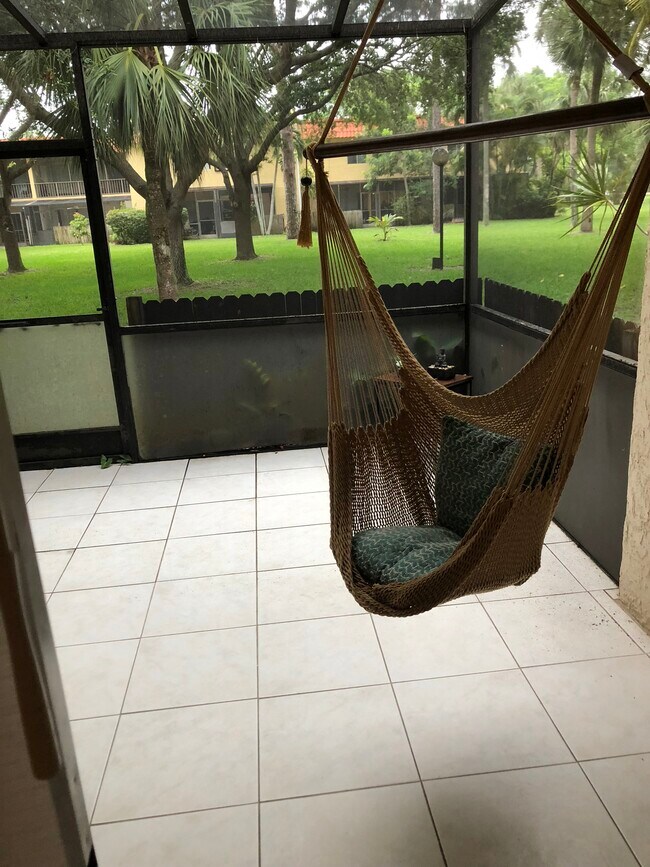 Building Photo - 896 SW 9th Street Cir