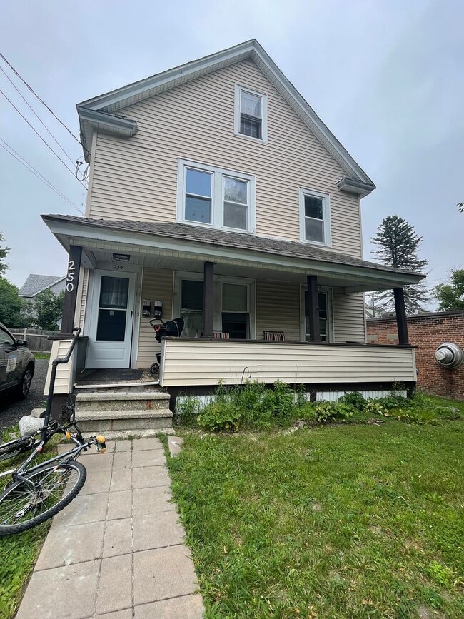 Building Photo - 250 Linden St