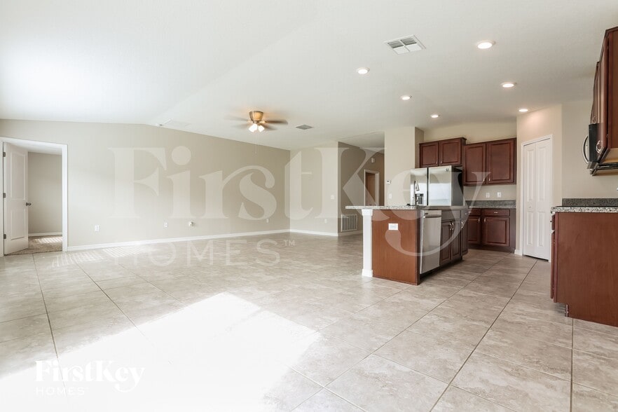 Building Photo - 10931 Rainbow Pyrite Dr