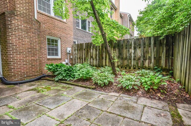 Building Photo - 3018 Covington St