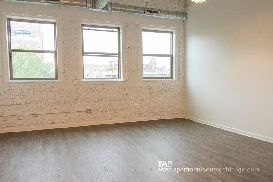 Building Photo - 932 W Dakin St