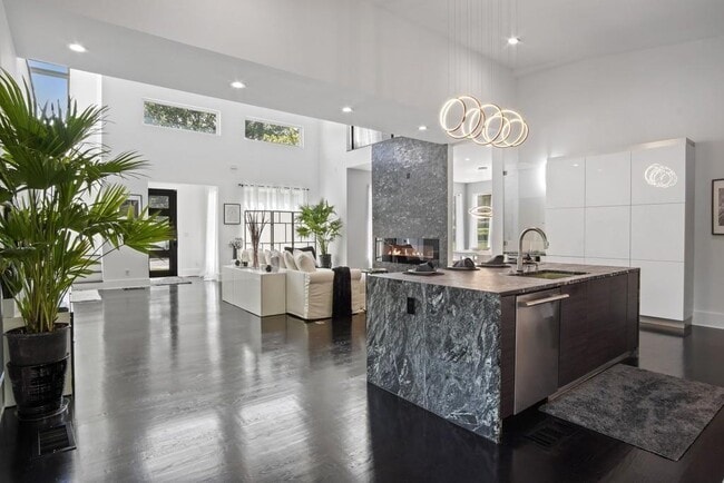 Building Photo - 1756 N Akin Dr NE