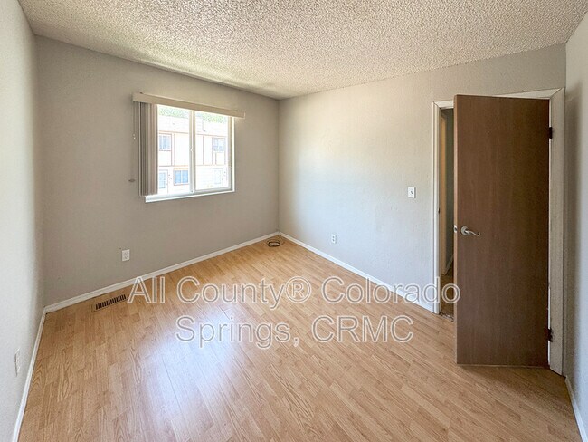 Building Photo - 347 W Iowa Ave