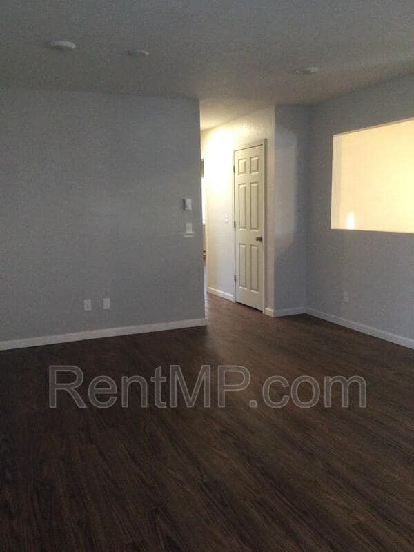Building Photo - 913 Mulberry Ln