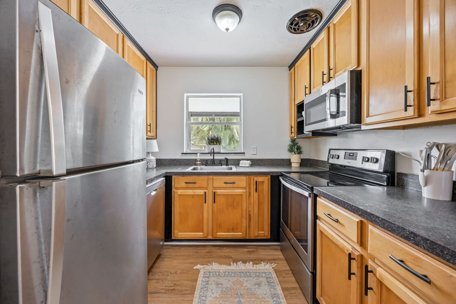 Building Photo - 489 Seacrest Ave