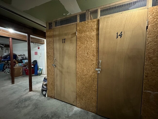 Building Photo - 340 Sunderland Rd