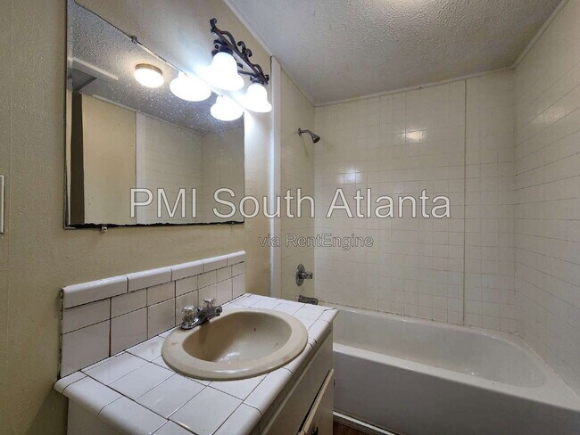 Building Photo - 348 N 17th St