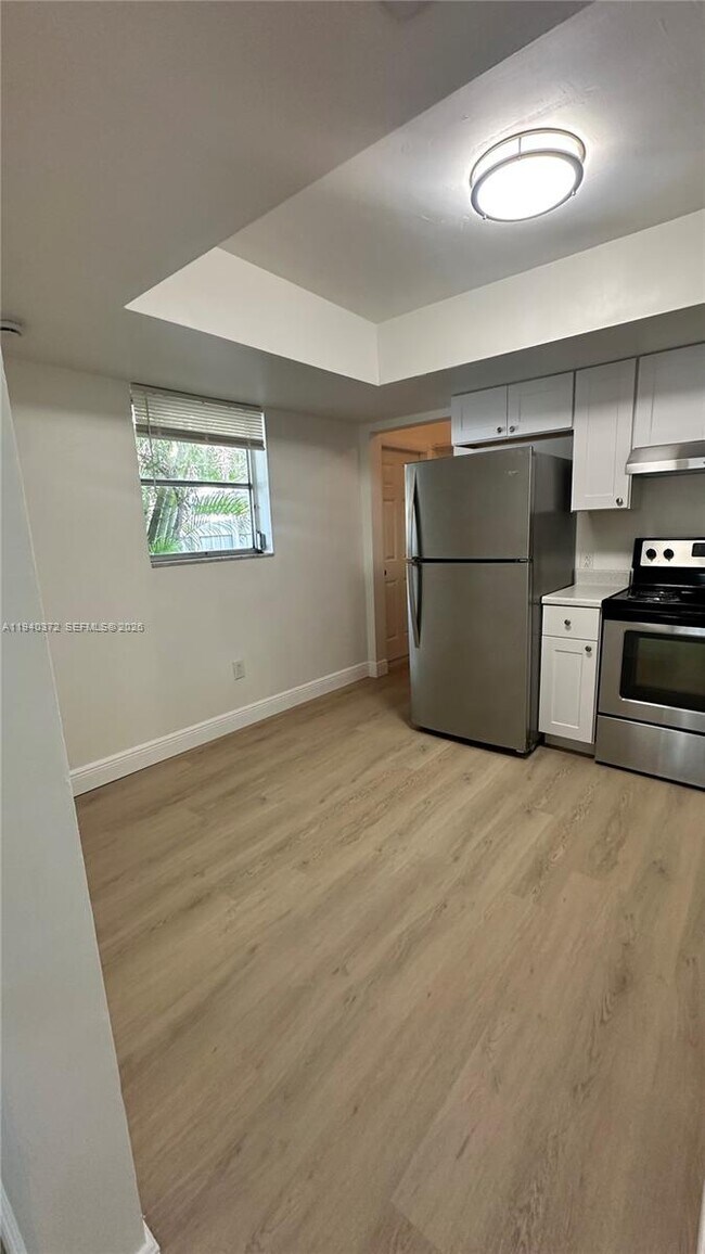 Building Photo - 6114 SW 31st St