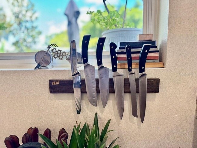 Building Photo - 1815 Barker Dr