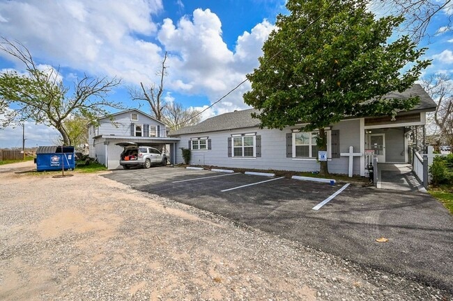 Building Photo - 416 N Houston Ave