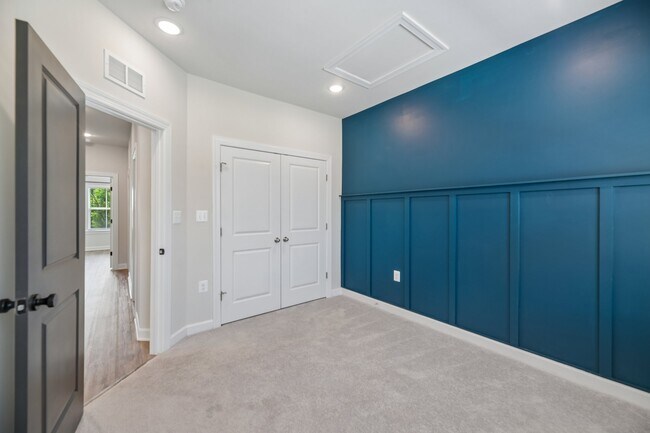 Building Photo - 7202 Mountaineer Dr