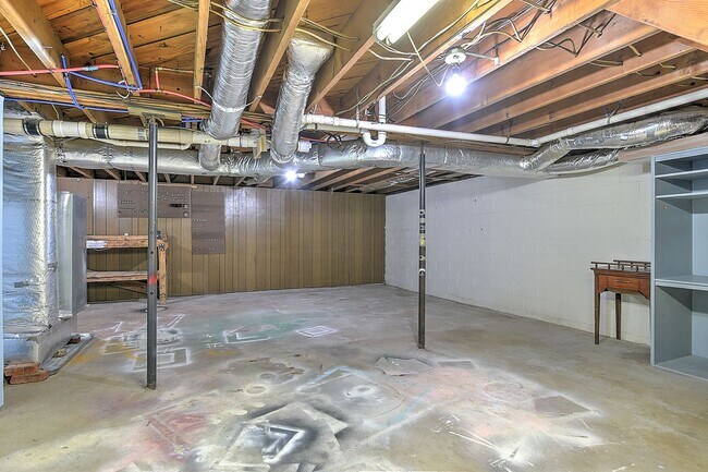 Building Photo - 680 Elk Dr