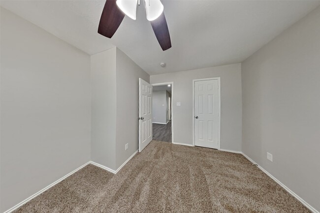 Building Photo - 4023 Sand Ripple Ln