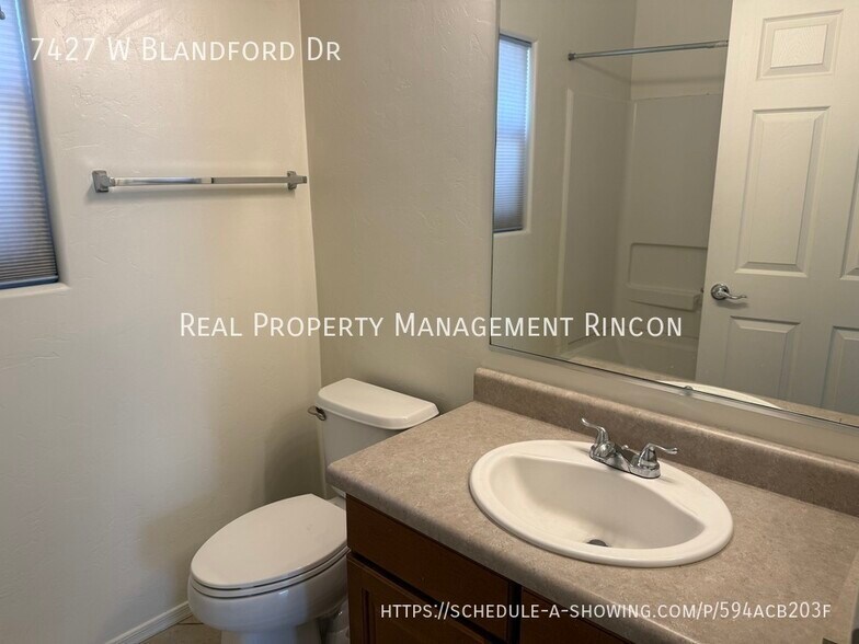 Building Photo - 7427 W Blandford Dr