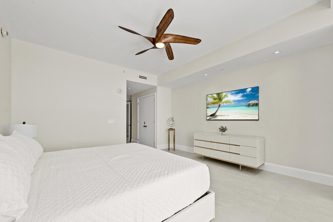 Building Photo - 3100 N Ocean Dr