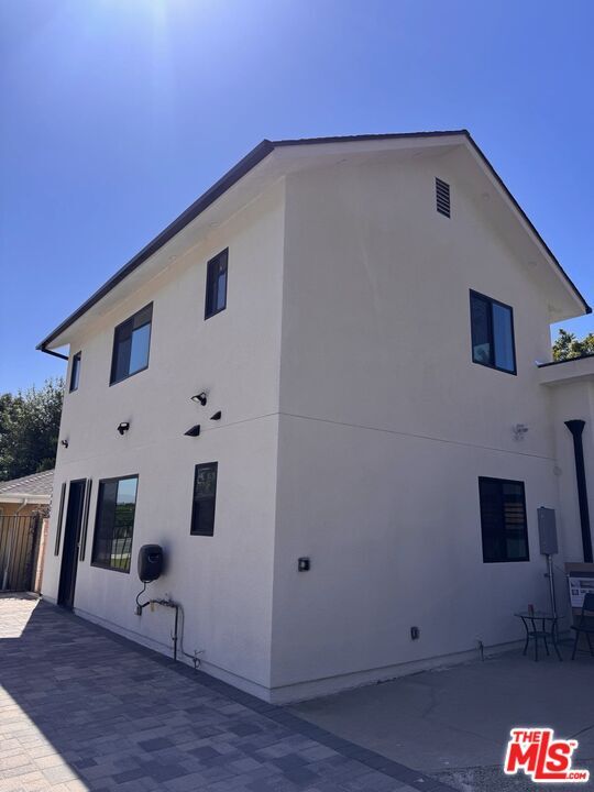 Building Photo - 16036 Acre St