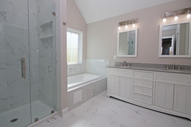 Building Photo - 2060 Willow Hill Dr