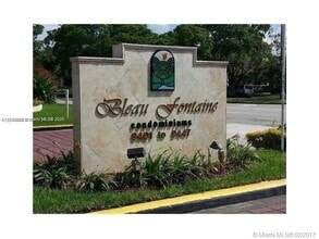Building Photo - 9415 Fontainebleau Blvd