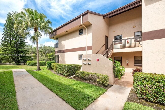 Building Photo - 2676 Carambola Cir N