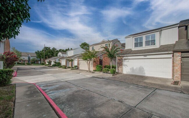 Building Photo - 5867 Sugar Hill Dr