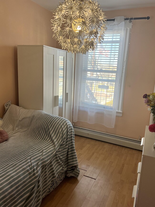 Building Photo - 405 AVENUE E