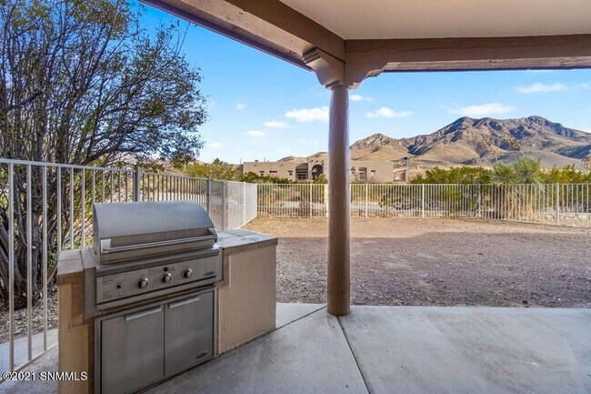 Building Photo - $500 off first months rent, Beautiful Home...