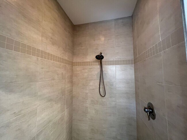 Building Photo - 5148 Sandy Shores Dr