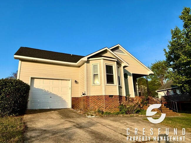 Building Photo - Adorable 3 Bedroom 2 Bathroom House Ready for Move In