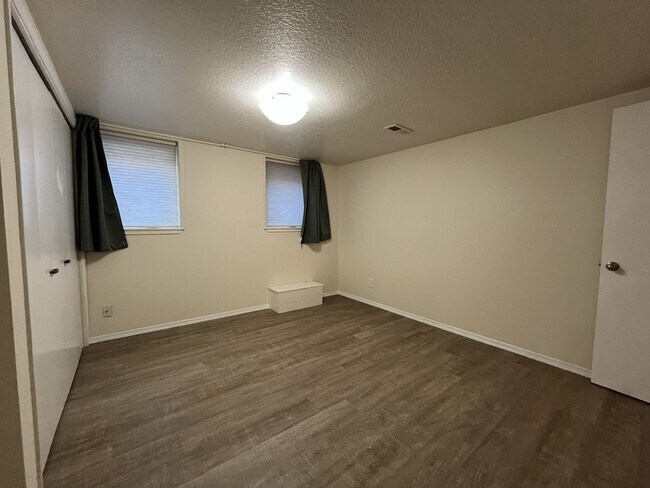 Building Photo - Classic Comfort Meets Modern Style in This...