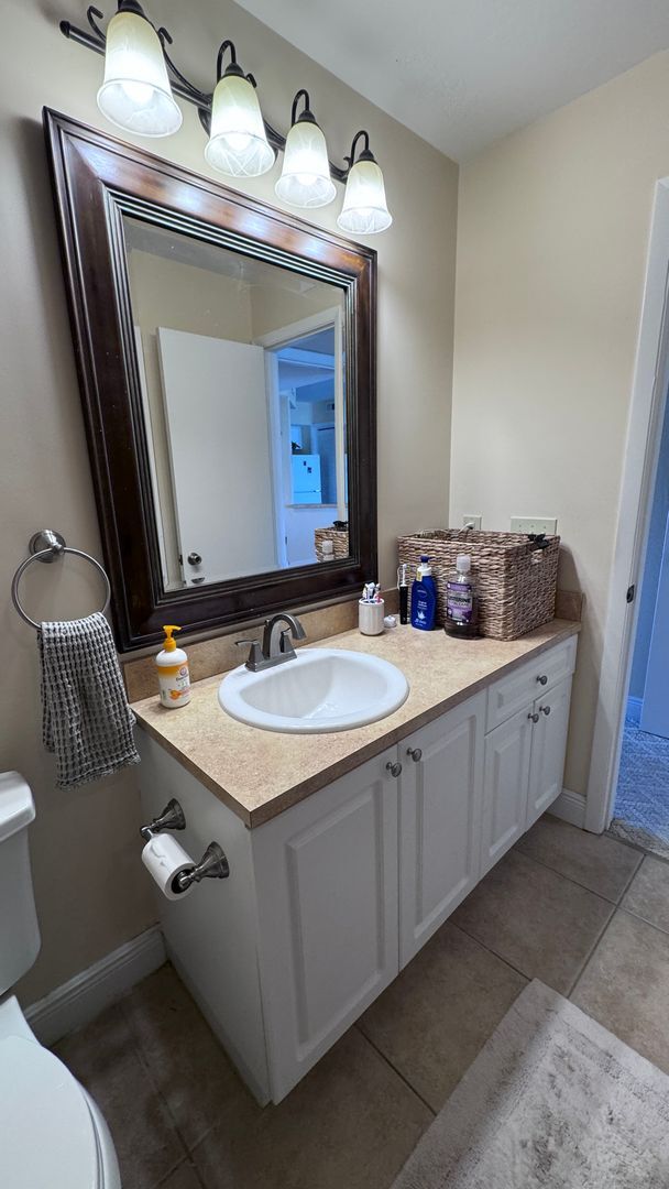 Building Photo - Coastal Living at Its Finest – Stylish 2BR...