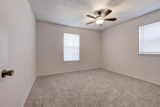 Building Photo - 524 Sherwood Ln