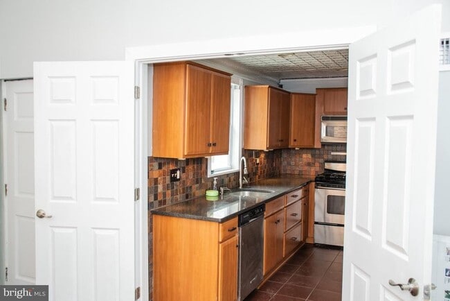 Building Photo - 8 E Henrietta St