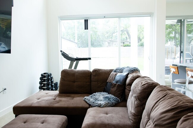 Building Photo - 507 S Park Dr