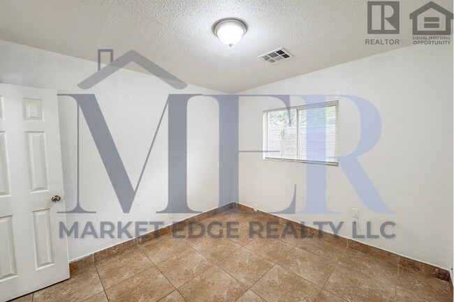 Building Photo - 1Bed/1Bath Apt at 16th St/Thomas Rd! -- NO HOA! FENCED-IN YARD! -- NO APPLICATION FEE!