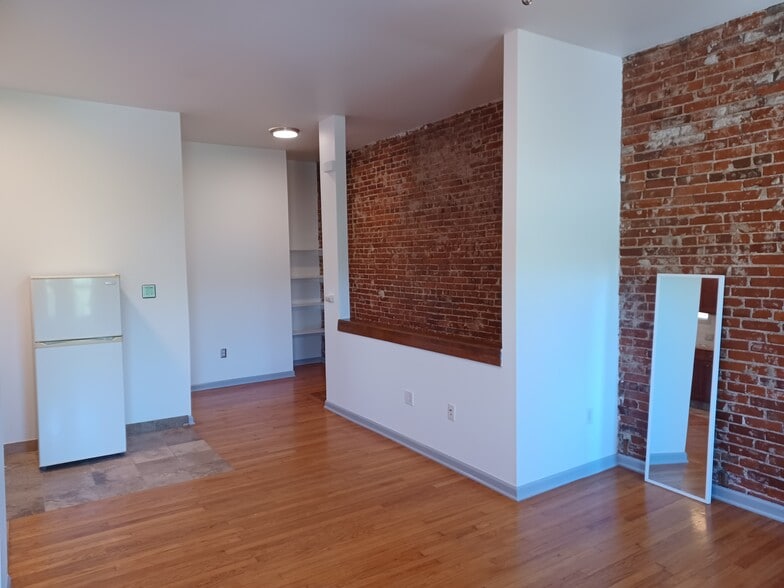 Building Photo - 4380 Chouteau Ave